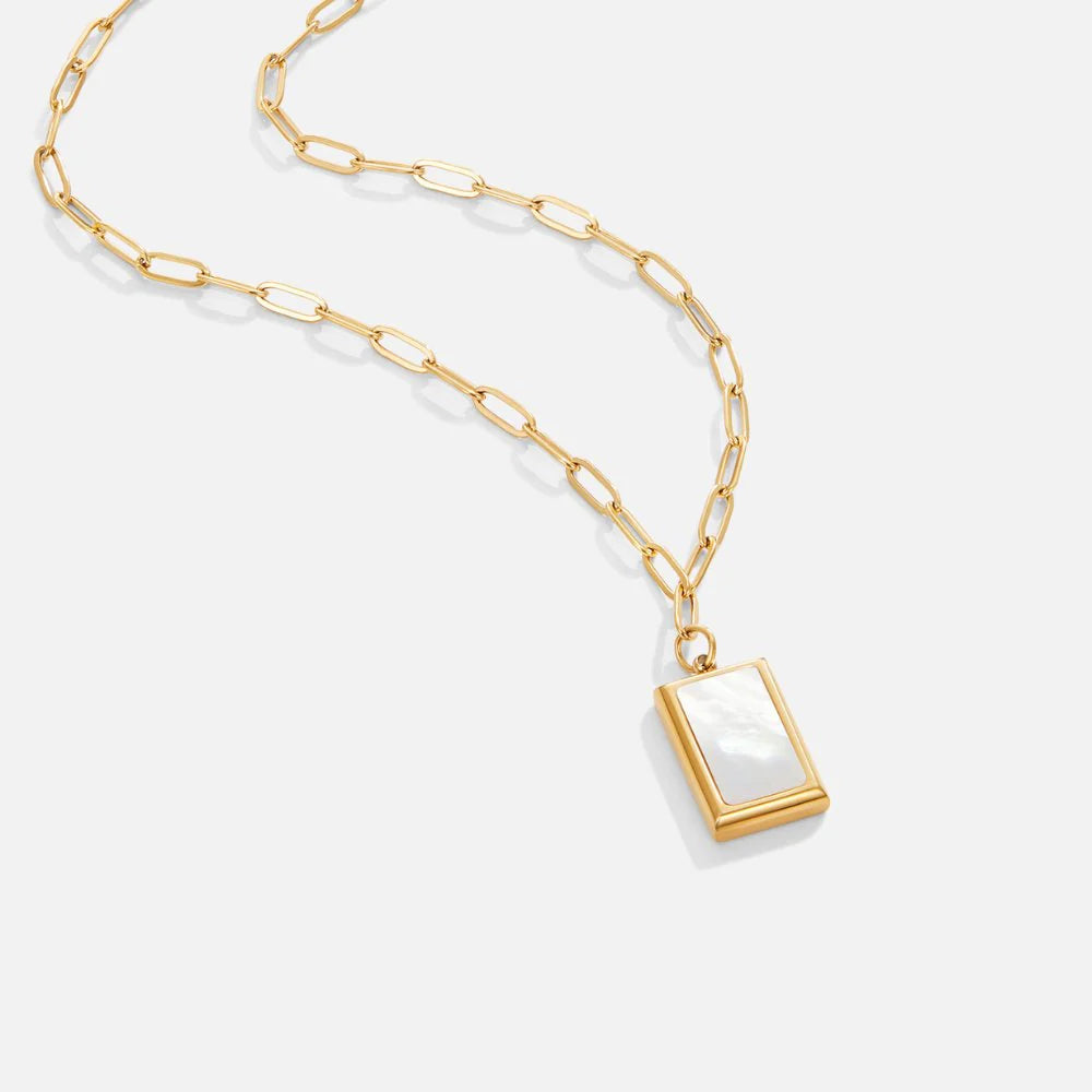 Vioraia Freya Shell Gold Necklace