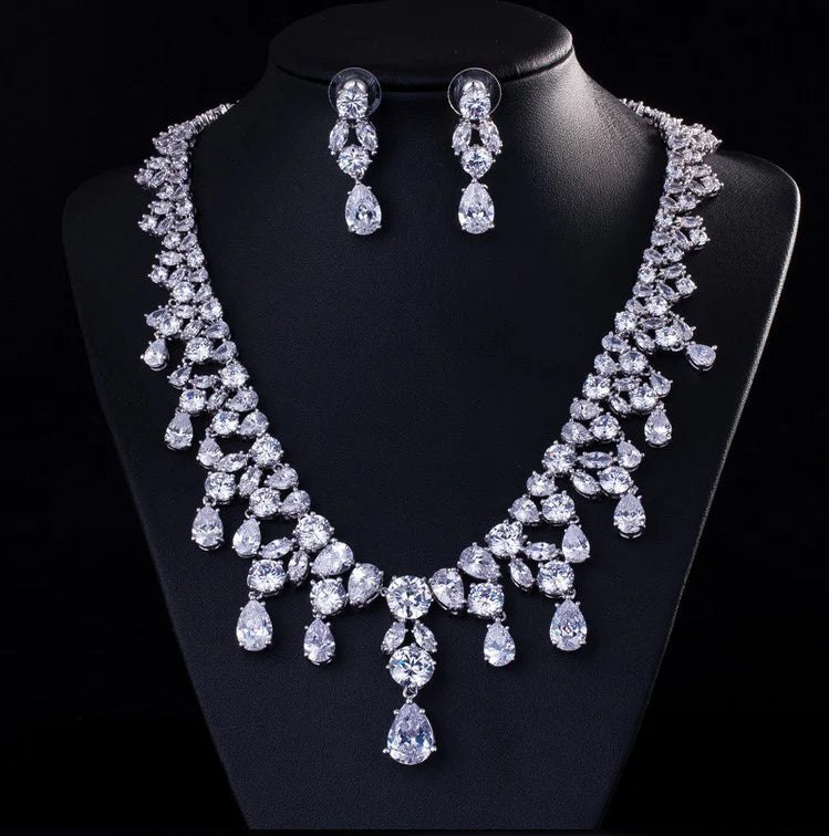 Vioraia Dazzling Drops Jewelry Set