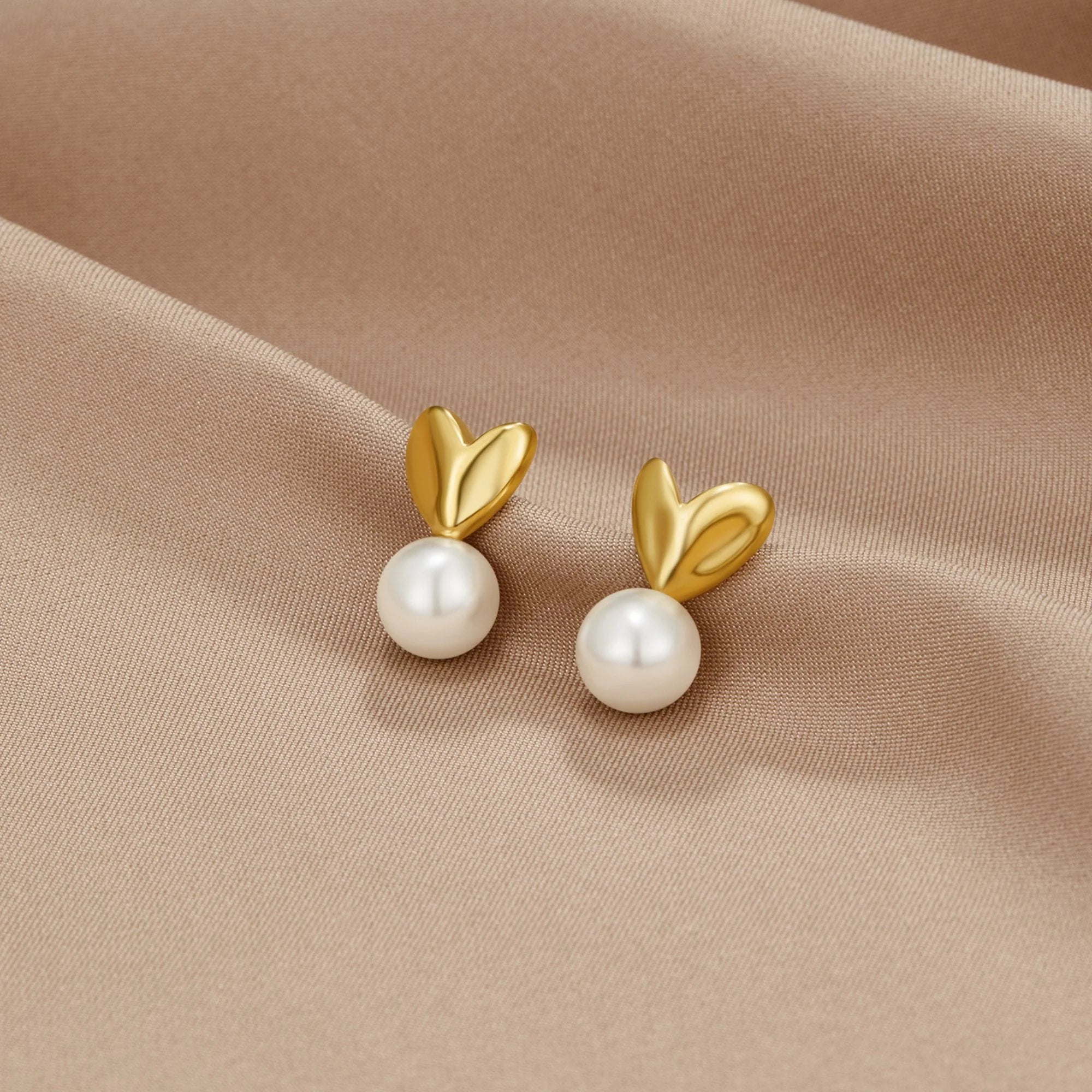 Vioraia Heart & Pearl Earrings