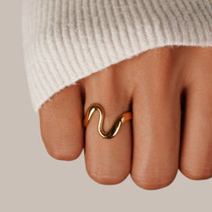 Vioraia Gold Wave Ring