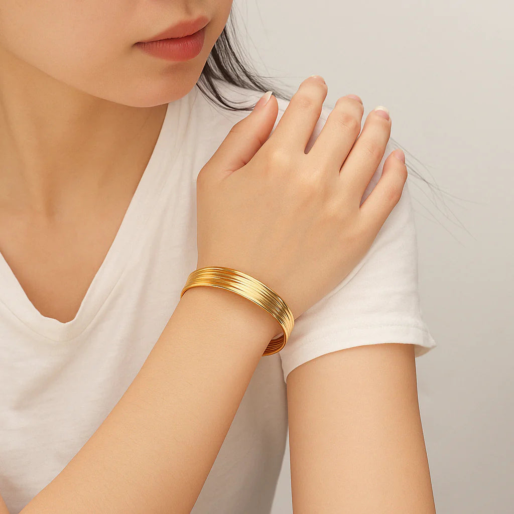 Vioraia Solaris Ridge Cuff