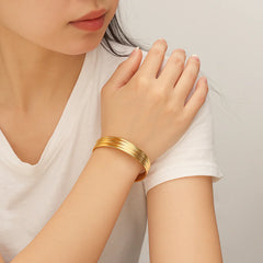 Vioraia Solaris Ridge Cuff