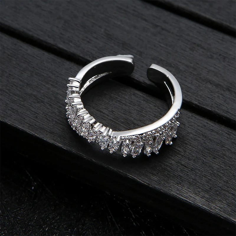 Vioraia Intertwined Sparkle Jewelry Set