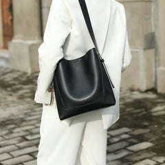 Vioraia (CS) Monique Tote Bag