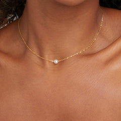 Vioraia Solitaire Gold Pearl Necklace