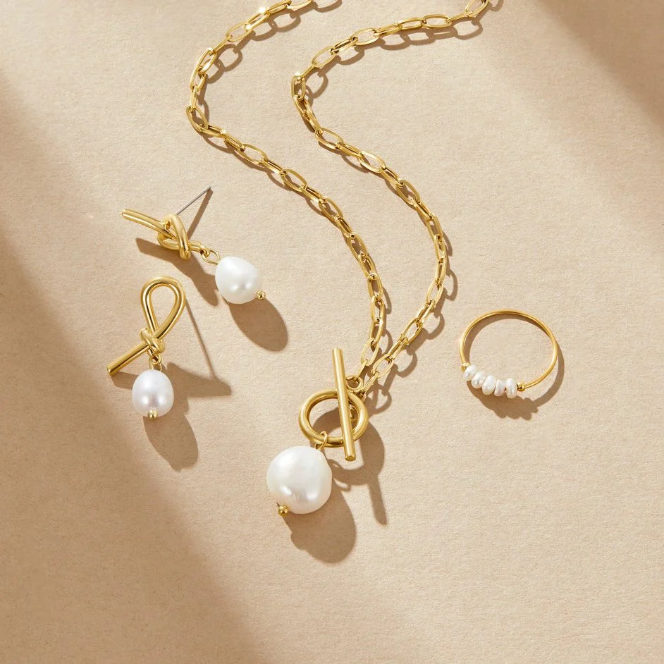 Vioraia Eva Freshwater Pearl Gold Necklace