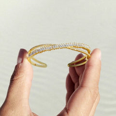 Vioraia Intertwined Sparkle Jewelry Set