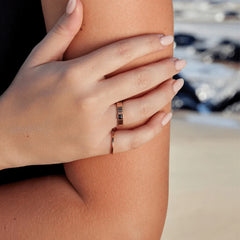 Vioraia Talia Black Gold Ring