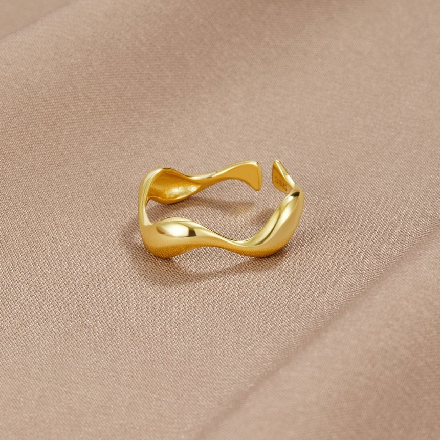 Vioraia 18K Gold Wave Ring