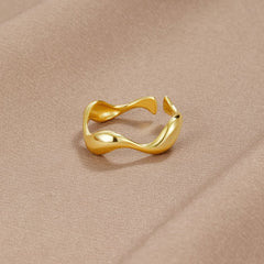 Vioraia 18K Gold Wave Ring