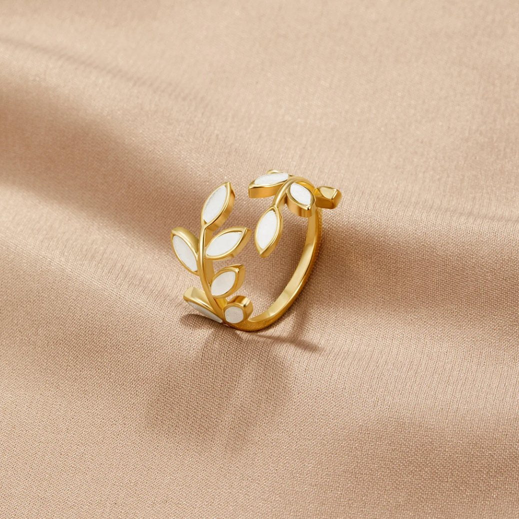 Vioraia Gold Leaf Ring
