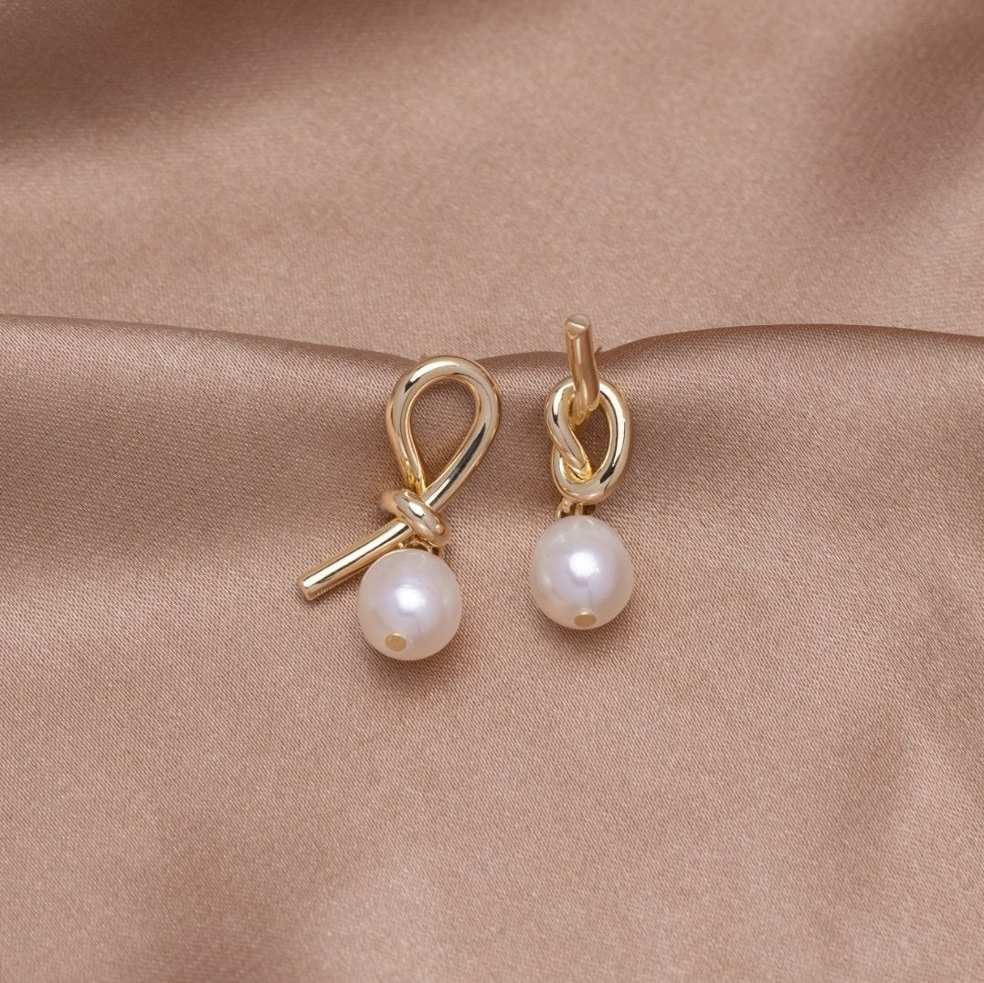 Vioraia Knotted Gold & Freshwater Pearl Earrings