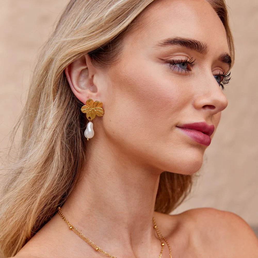 Vioraia Talia Flower Pearl Earrings
