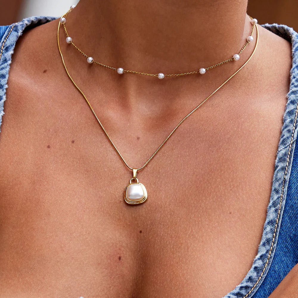 Vioraia Ivory Pearl Pendant Necklace