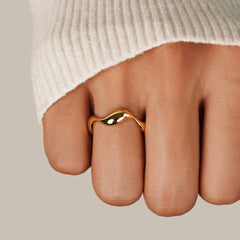 Vioraia 18K Gold Wave Ring