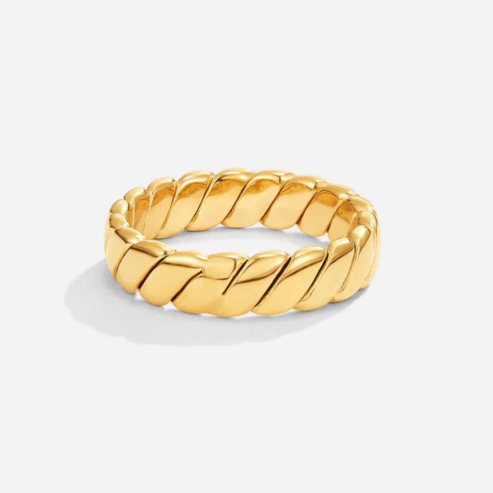 Vioraia Calira Twisted Infinity Ring