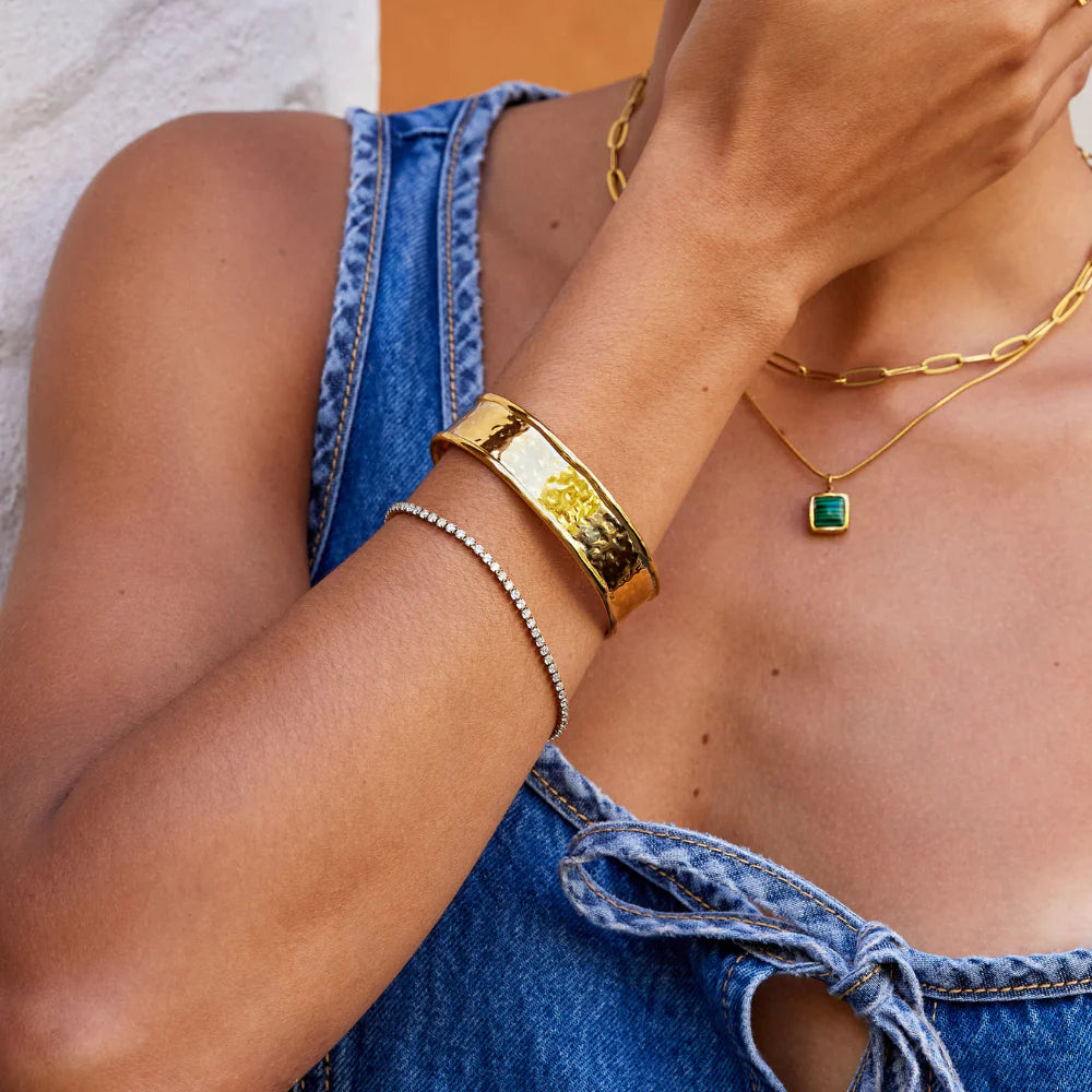 Vioraia Nica Gold Bangle