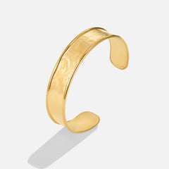 Vioraia Nica Gold Bangle