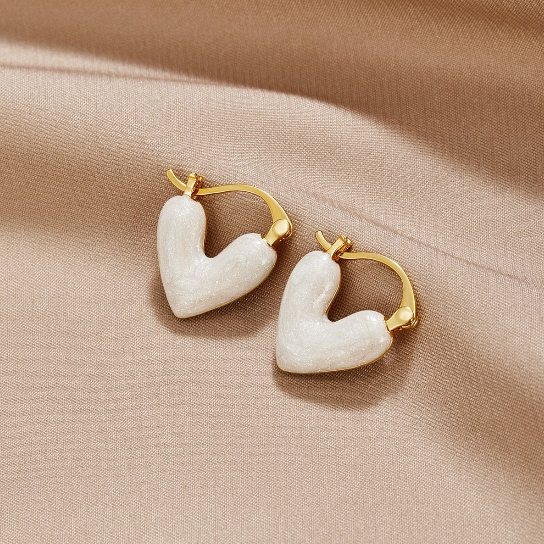 Vioraia ‘Pure Love’ Heart Earrings