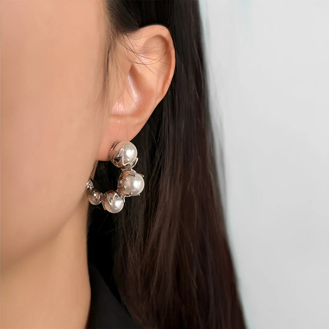 Vioraia Serena Pearl Claw Hoops