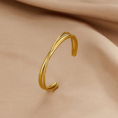 Vioraia Eva Gold Twist Bracelet