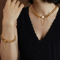 Vioraia Contemporary Buckle Jewelry Set