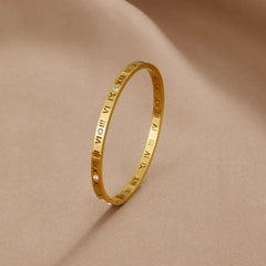 Vioraia Roman 18K Gold Bangle
