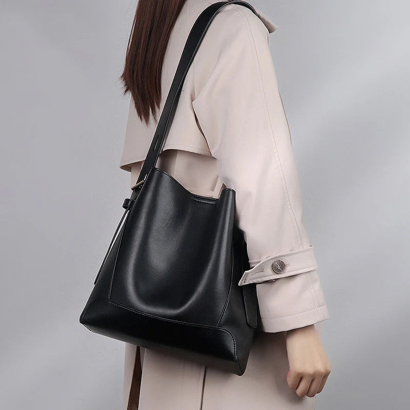 Vioraia (CS) Monique Tote Bag