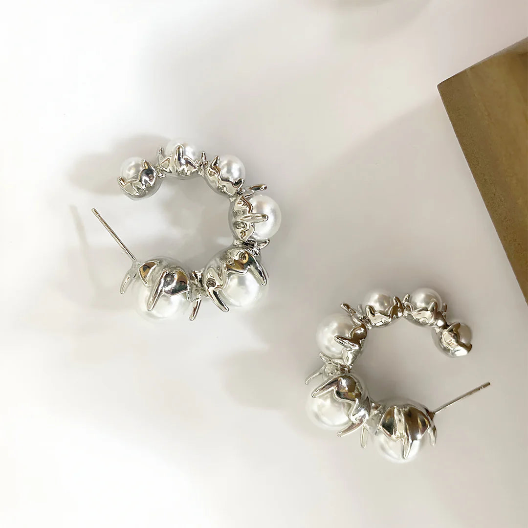 Vioraia Serena Pearl Claw Hoops