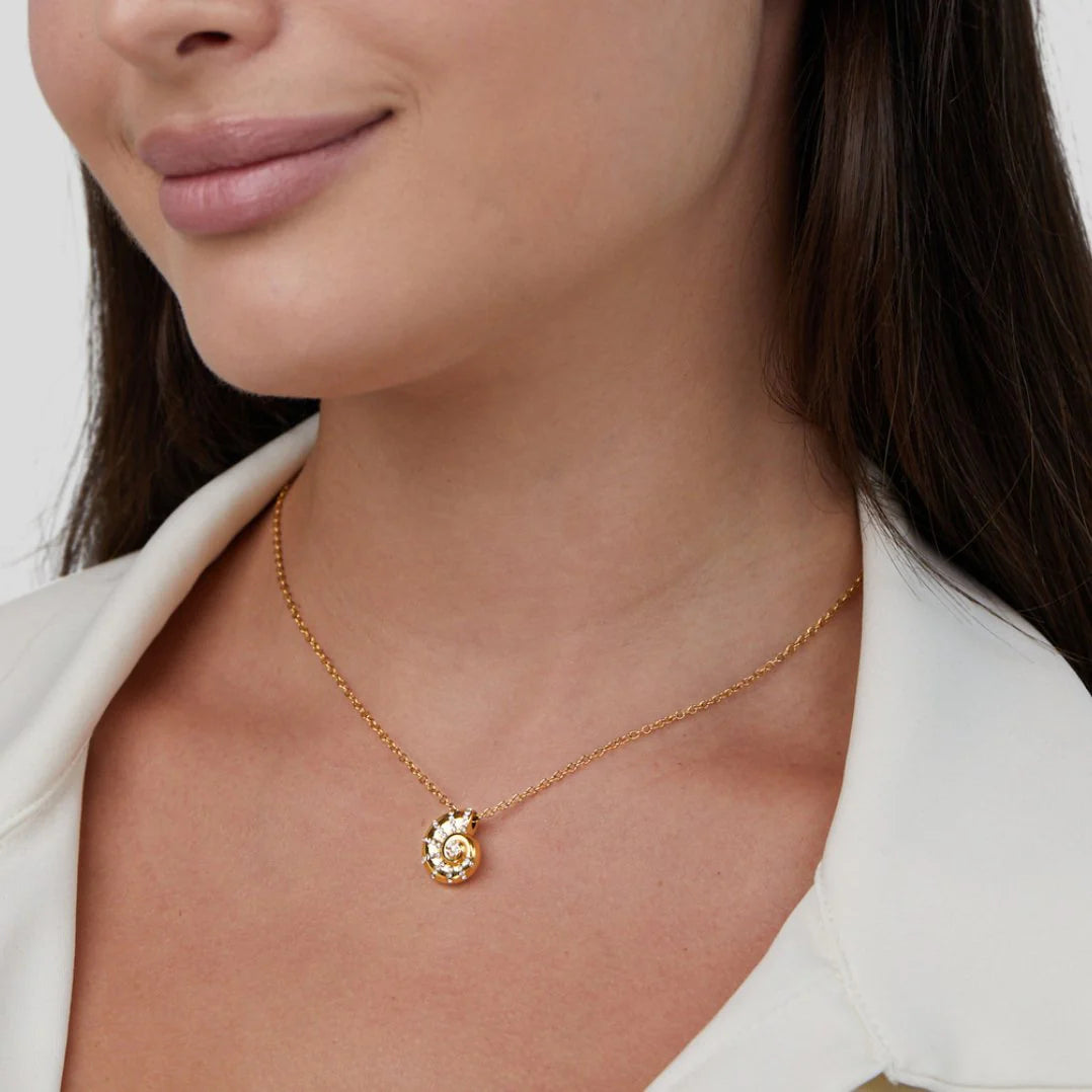 Vioraia Luca Crystal Seashell Pendant Necklace
