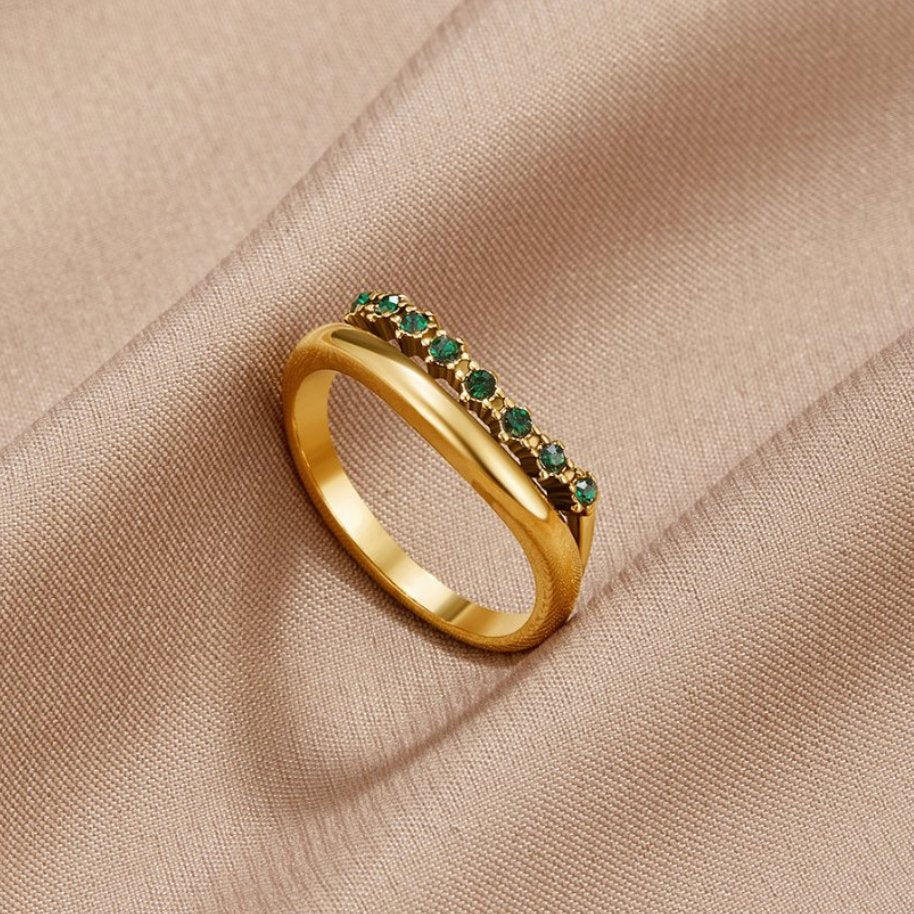 Vioraia Marissa Emerald Green Layered Ring