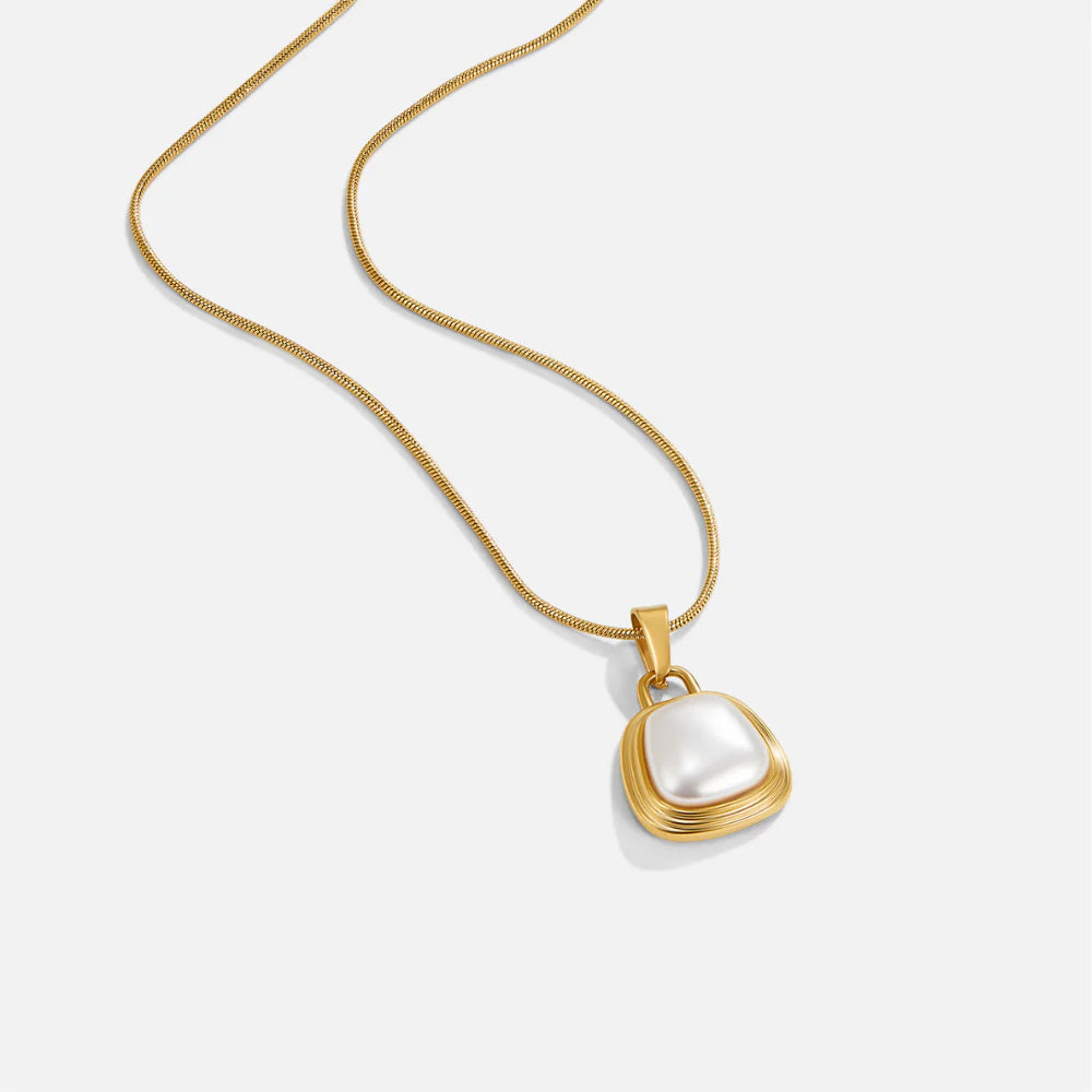 Vioraia Ivory Pearl Pendant Necklace