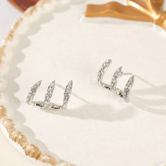 Vioraia Sparkling Three-Claw Earrings