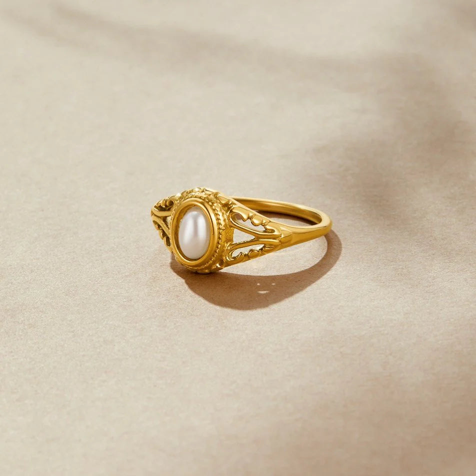 Vioraia Vintage Royal Pearl Ring