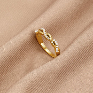 Vioraia Bella Twist Pearl Ring
