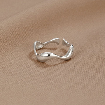 Vioraia Silver Wave Ring