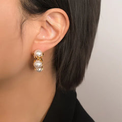 Vioraia Serena Pearl Claw Hoops