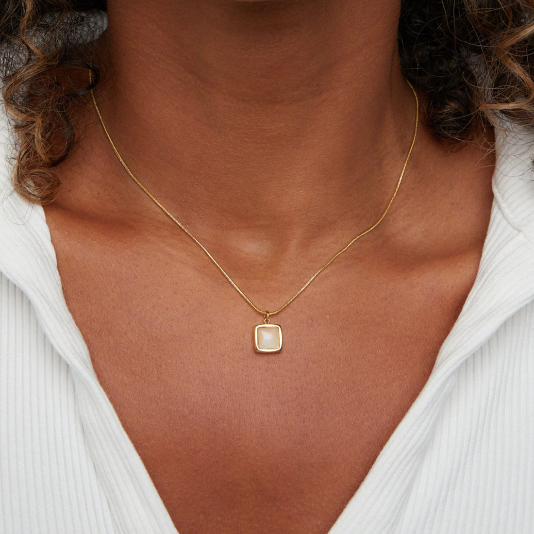 Vioraia Riva Moonstone Pendant Necklace