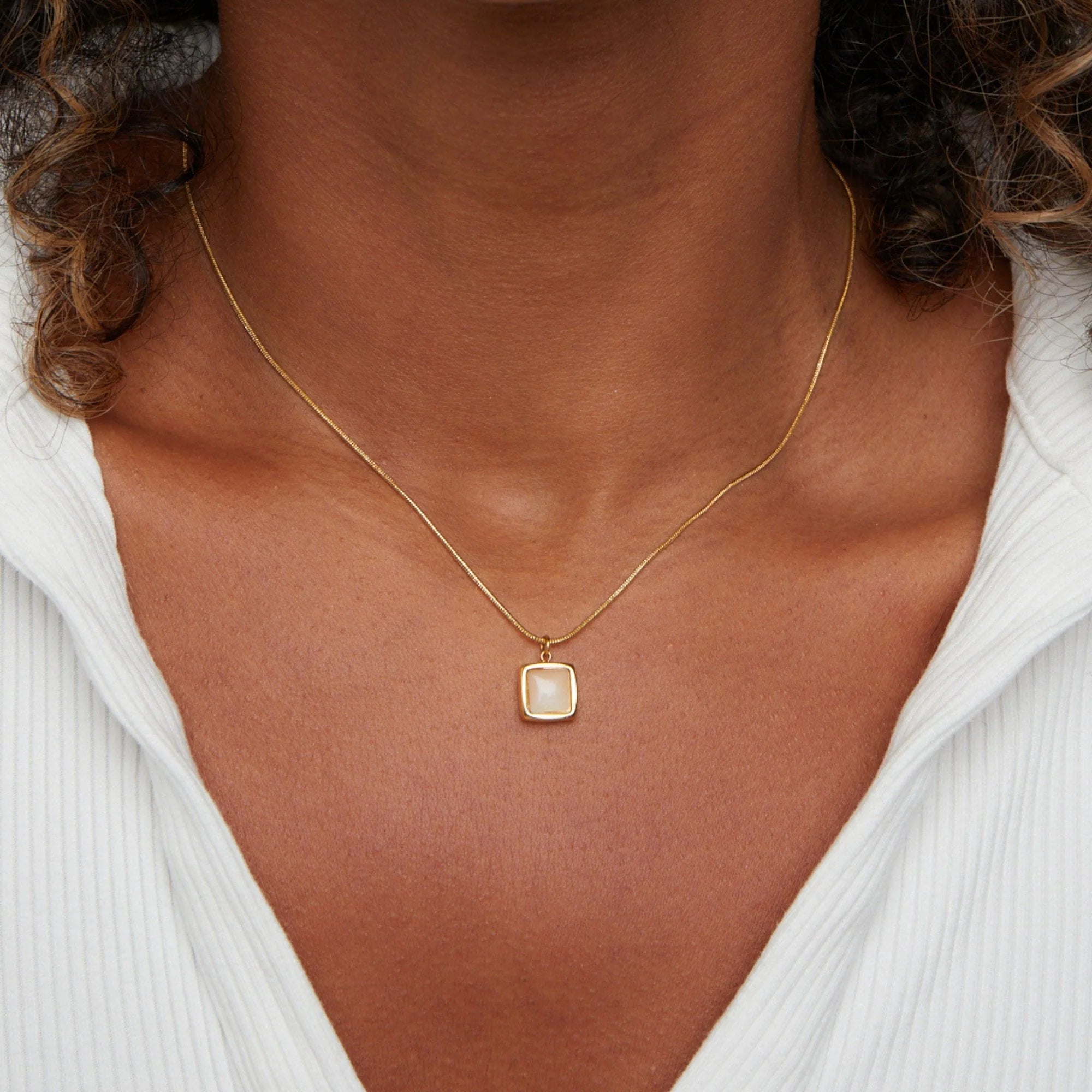 Vioraia Riva Moonstone Pendant Necklace