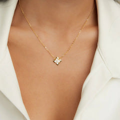 Vioraia Dalia White Iris Clover Necklace