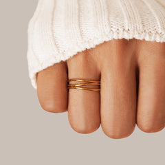 Vioraia Gold Infinity Loop Ring