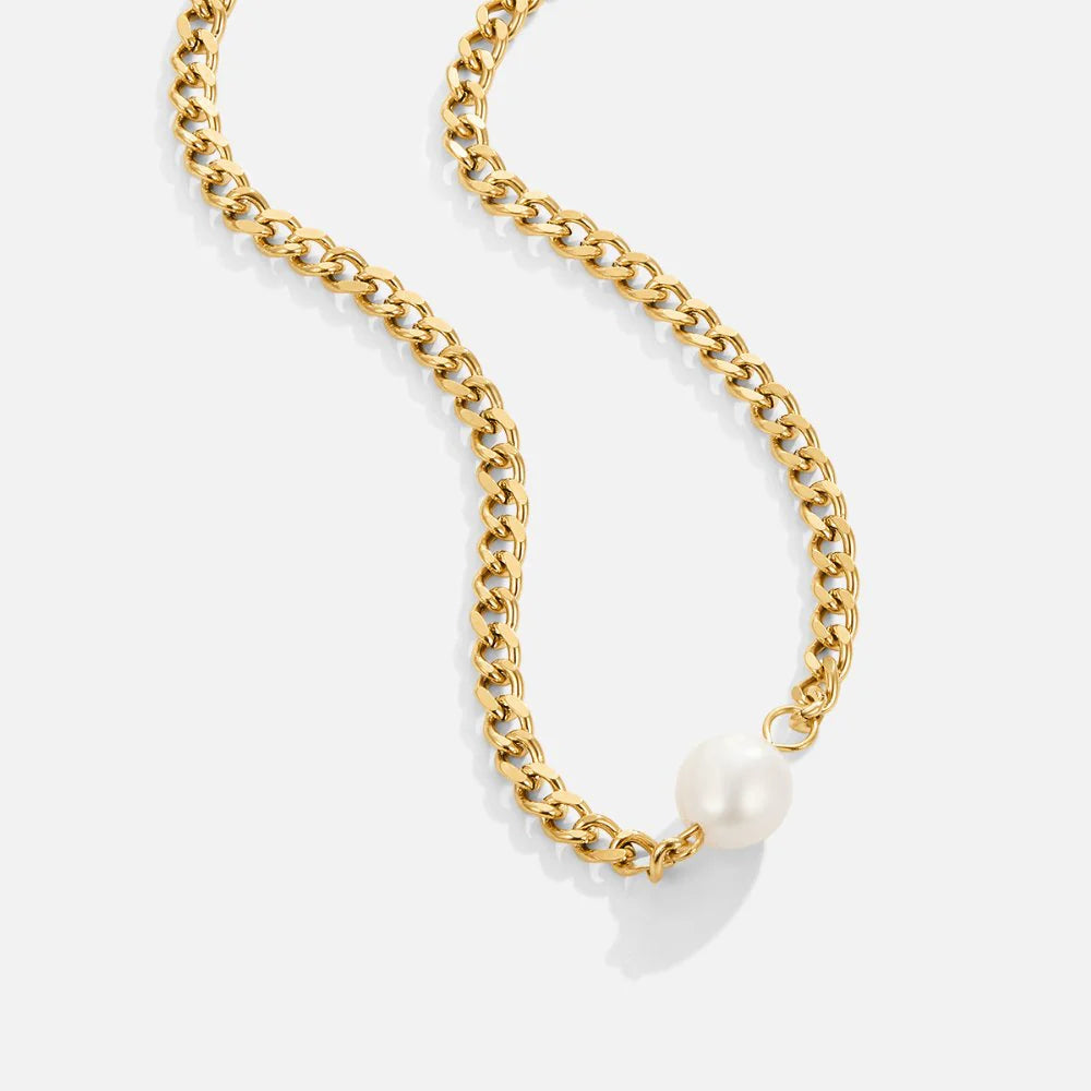 Vioraia Victoria Pearl Necklace