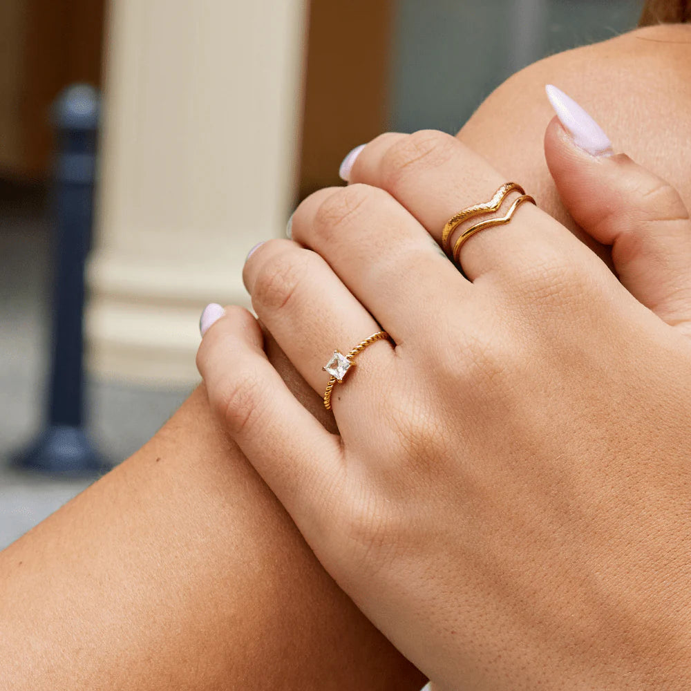Vioraia Sofia Crystal Twisted Ring