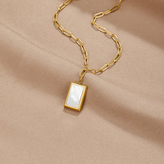 Vioraia Freya Shell Gold Necklace