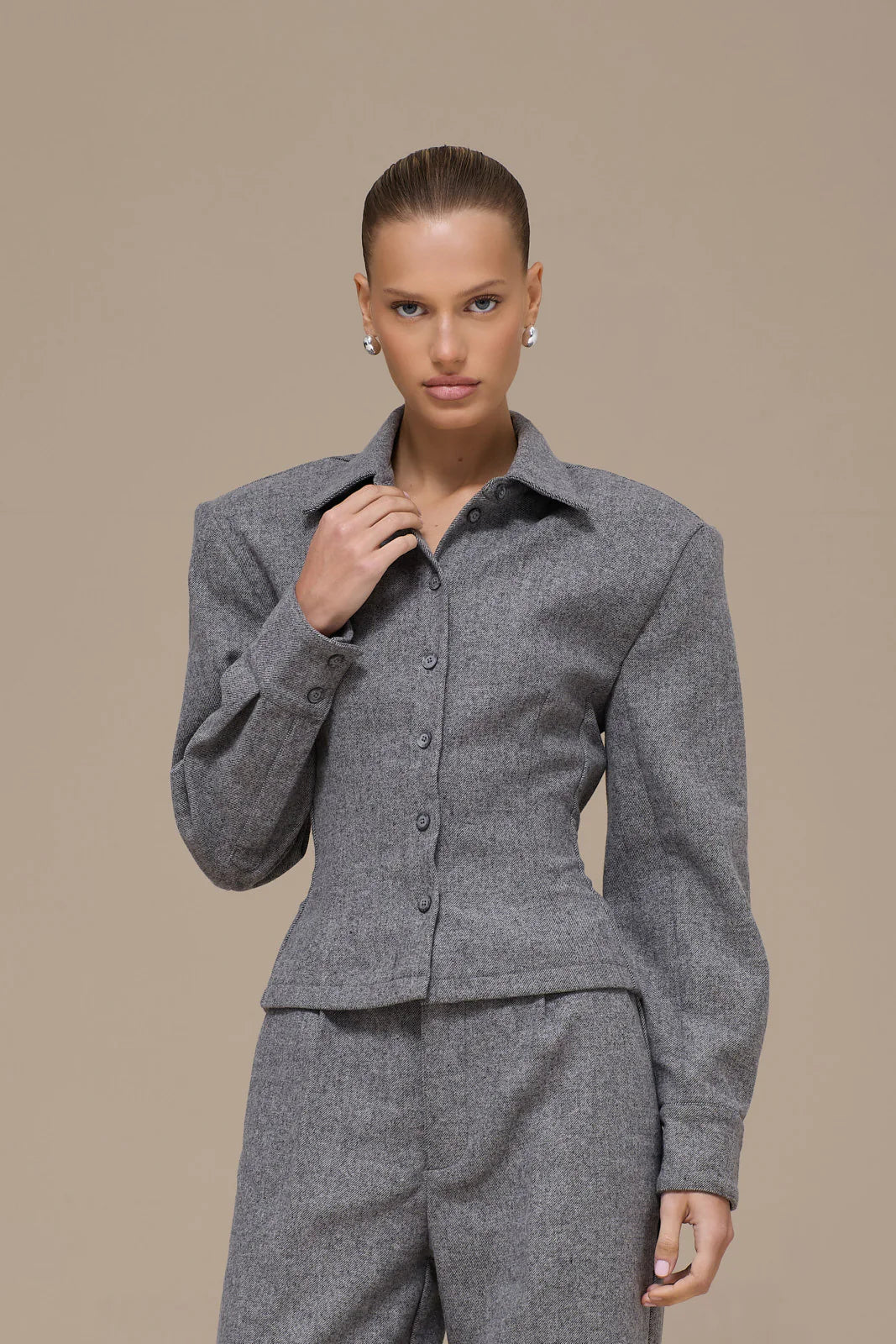 BLAIR BUTTON UP REMOVABLE SHOULDER PAD SHIRT | GREY