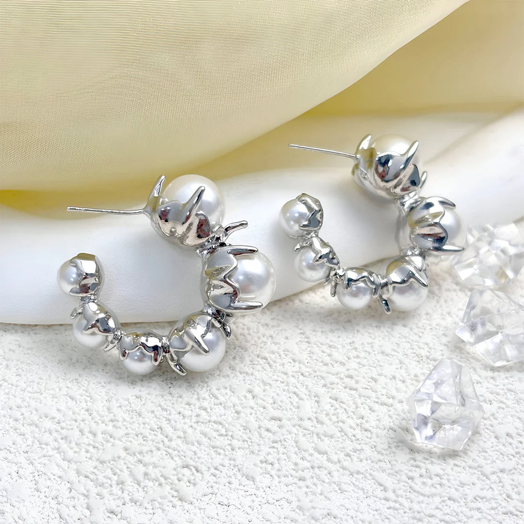 Vioraia Serena Pearl Claw Hoops