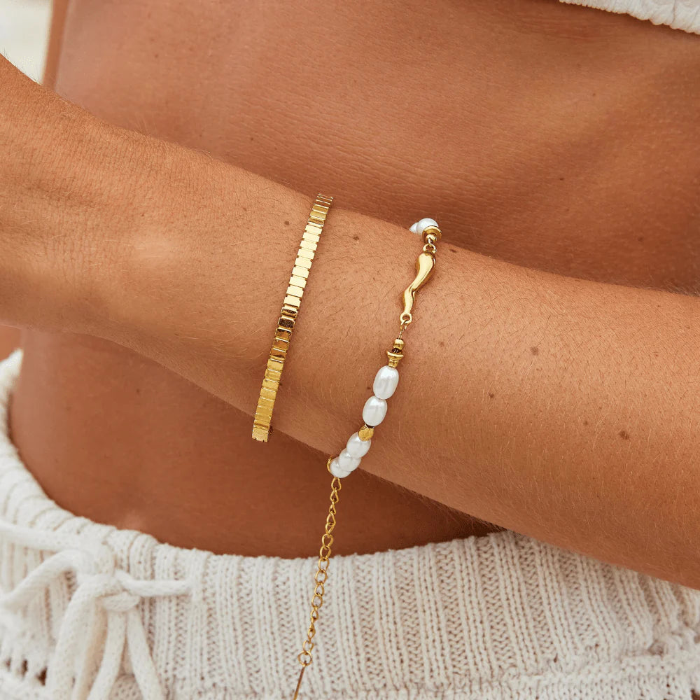 Vioraia Tara Gold Bangle
