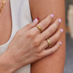 Vioraia Kaila Mini Croissant Ring