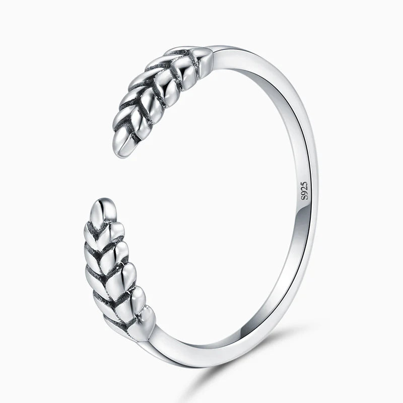 Vioraia Mellow Leaf Ring