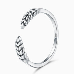 Vioraia Mellow Leaf Ring